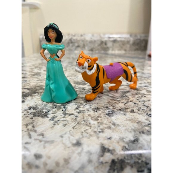 Disney Aladdin Princess Jasmine & Raja Character Birthday Cake Figurine - Picture 1 of 3
